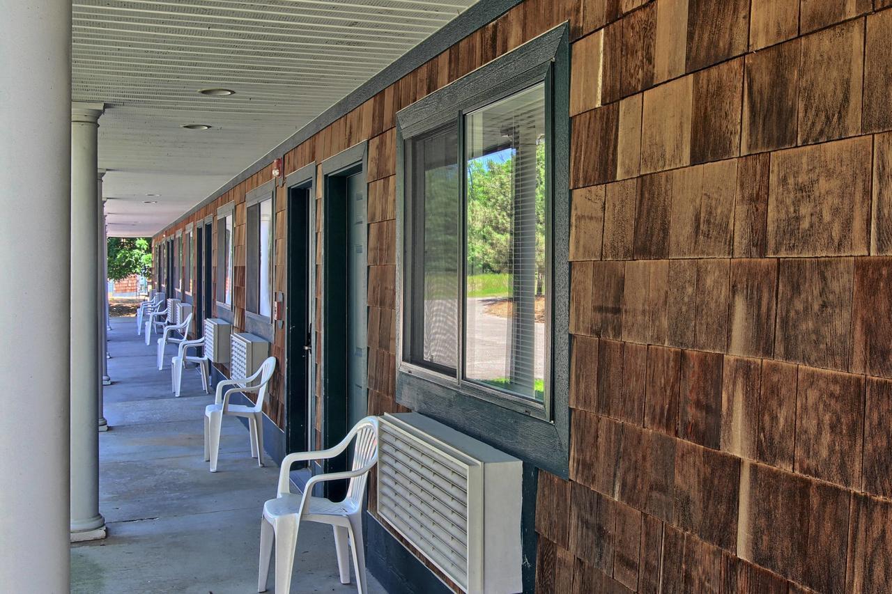 The Legend Cottage Inn Bellaire Exterior photo